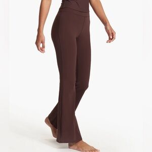 Vuori studio flare leggings in Java - size small